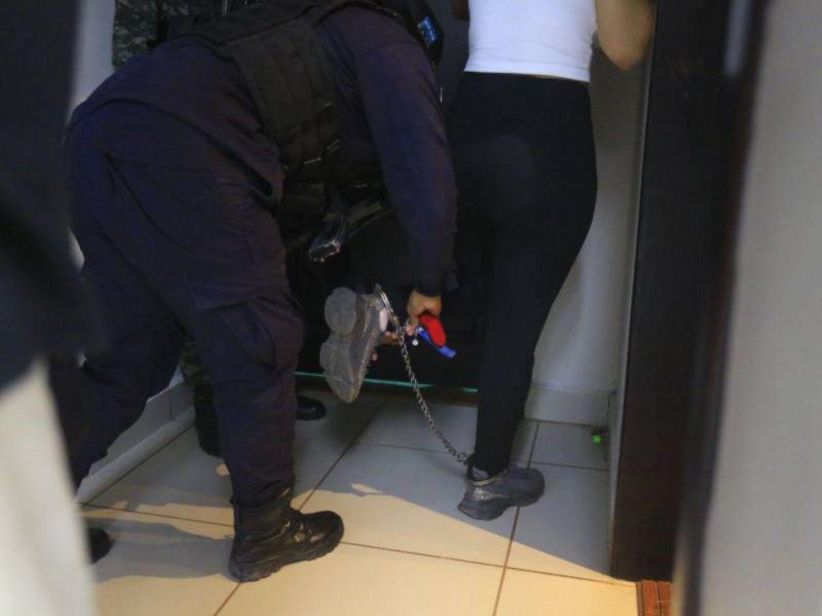 Videos explícitos y mensajes: pruebas que podrían hundir a Yulibeth, acusada de abusar de sus hijastros Videos explícitos y mensajes: pruebas que podrían hundir a Yulibeth, acusada de abusar de sus hijastros