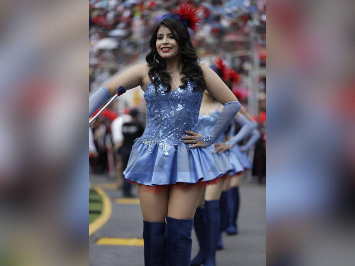 Rocío Panting y Ashley Piloña, bellezas del Milla Selva que engalanan los desfiles patrios