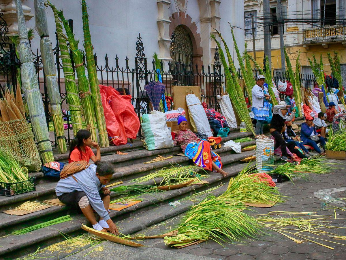 Con la tradicional venta de ramos: Así arranca la Semana Santa en Honduras