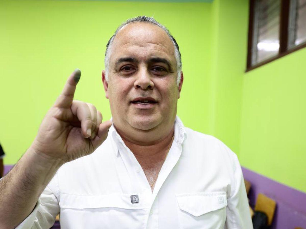 Celebración, enfado e indignación: los rostros de los precandidatos captados en las elecciones 2025