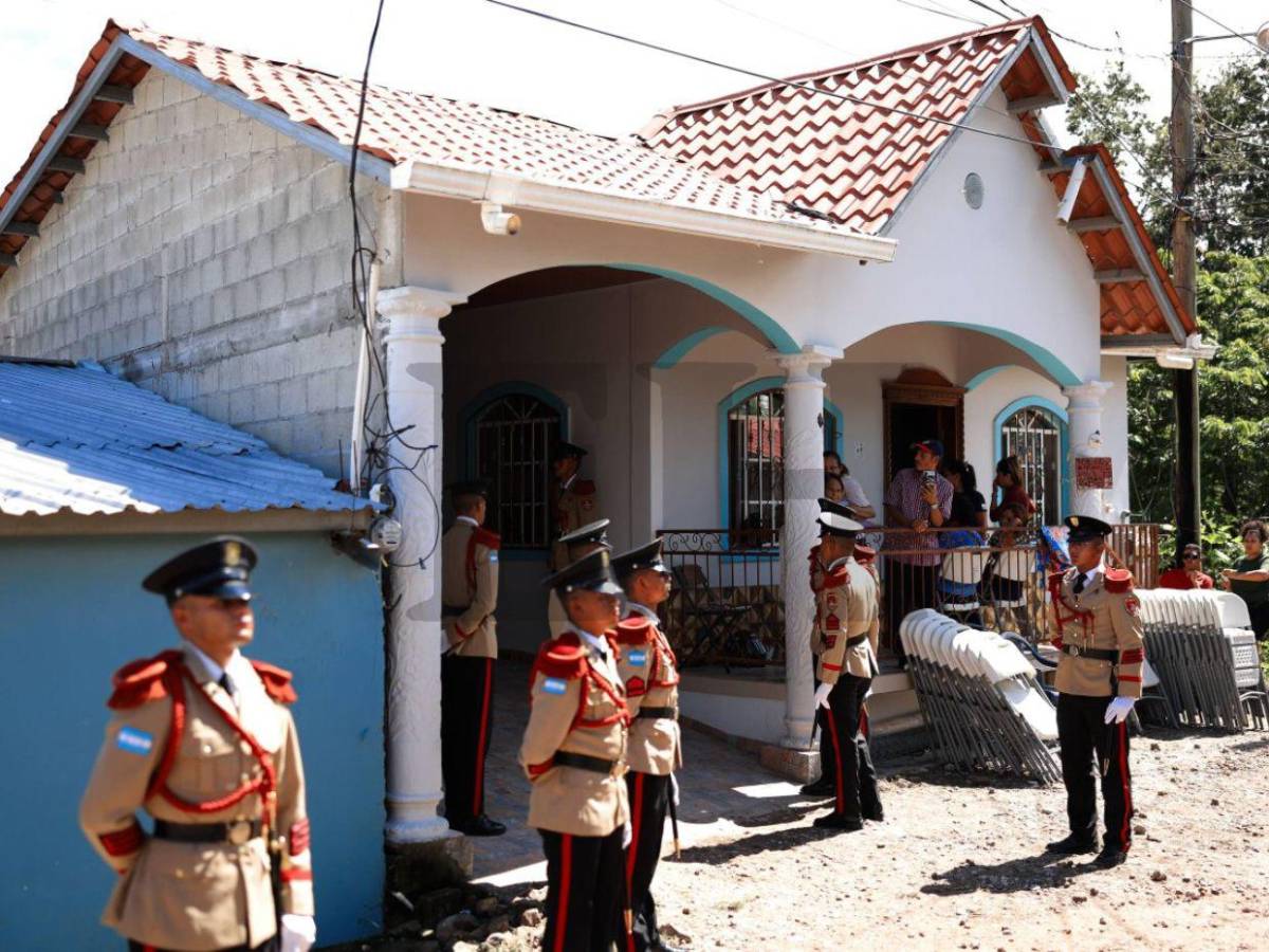 Con aplausos y escoltas despiden a Kevin Pérez, padre y héroe policial que murió tras salvar a menor