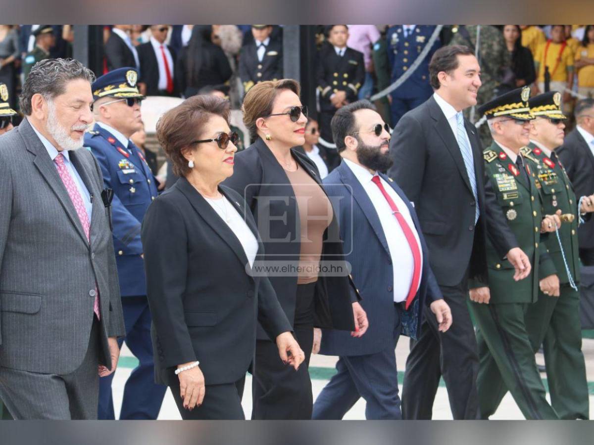 Así se desarrolla la ceremonia de traspaso de mando de las FF AA