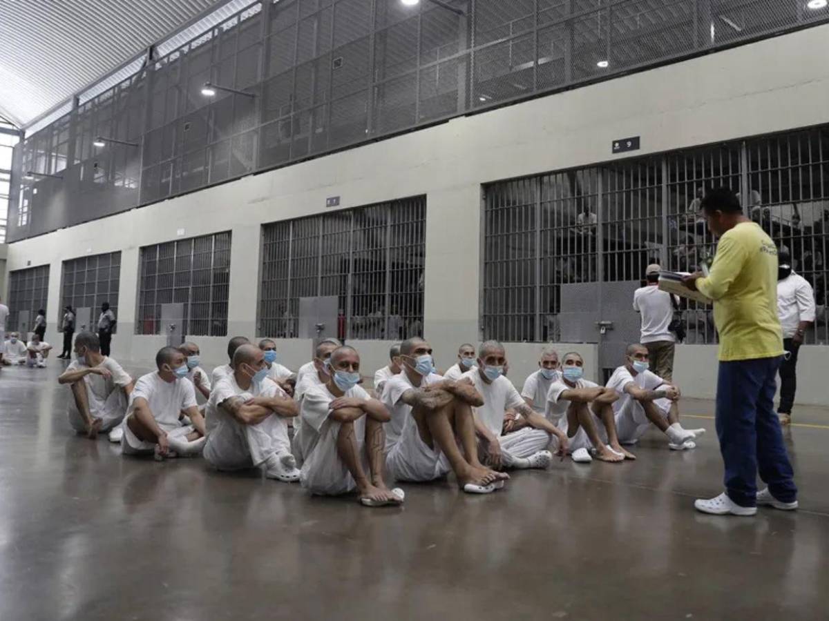 ¿Replicarán el CECOT en Honduras? Zambrano revela que buscan acercamiento con El Salvador