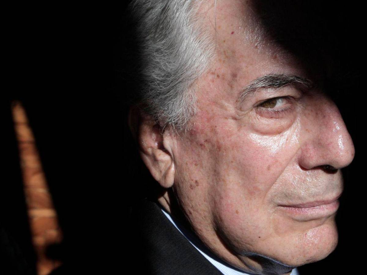 Los amores escandalosos de Mario Vargas Llosa: de su tía Julia a Isabel Preysler