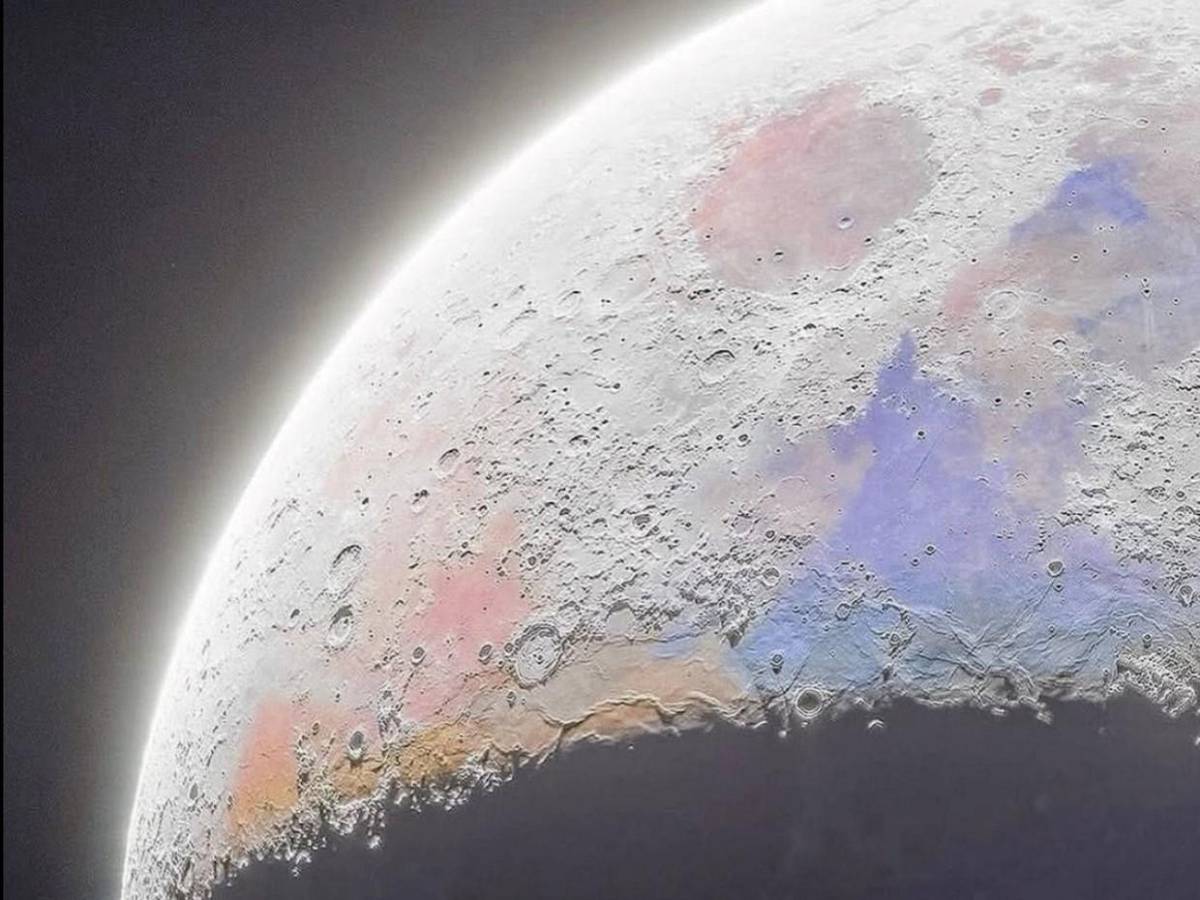 ¿Qué significan las fotografías de la Luna con colores en su superficie?