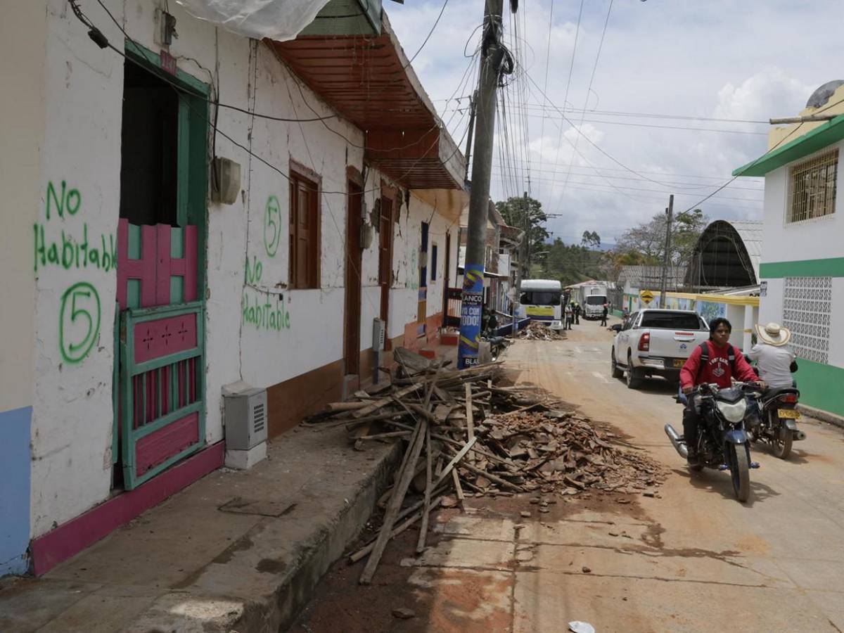 El Cairo, Colombia, pueblo destruido por terremoto se resiste a perder la esperanza