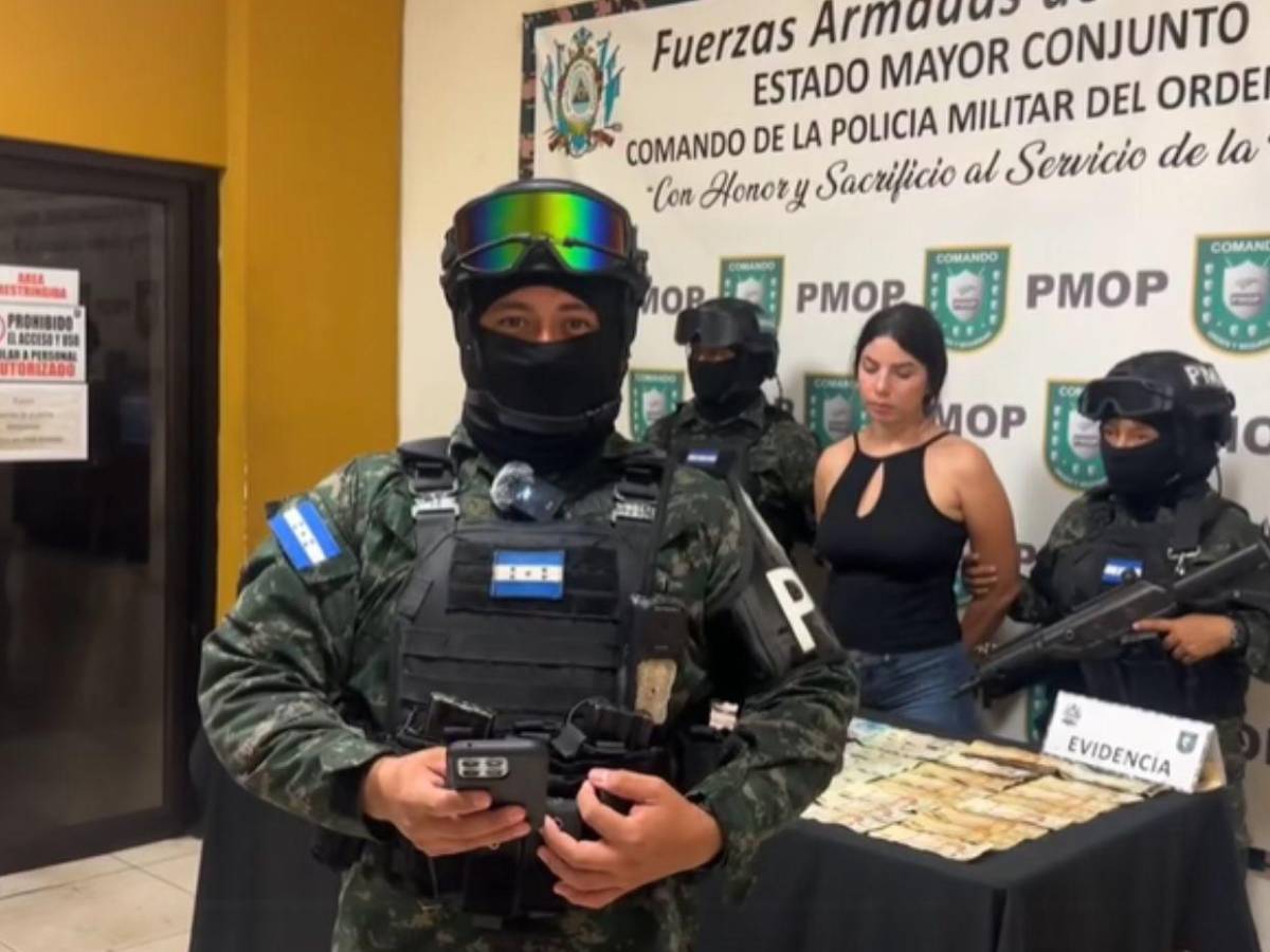 Capturan en SPS a La Chela con 67 envoltorios de supuesta droga y dinero en efectivo
