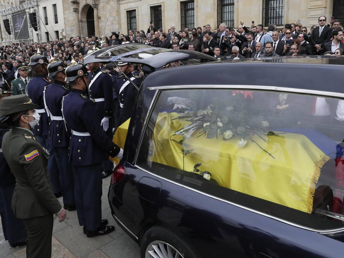 Petro no asiste a funeral de Uribe Turbay y lo llama ‘Mario’ durante minuto de silencio