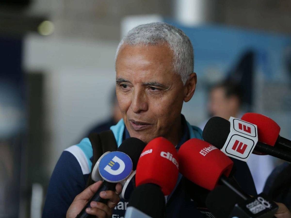 Selección de Honduras llega al país: directivos y jugadores con caras largas