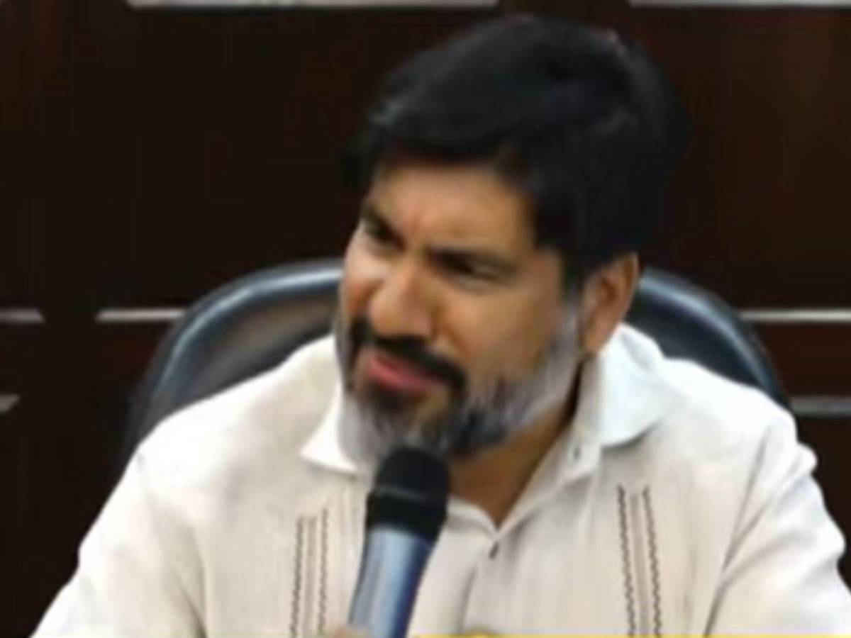 En fotos: Johel Zelaya responde ante comisión investigadora en proceso de juicio político