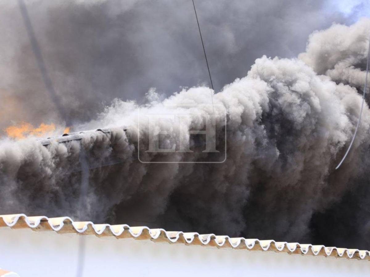 En cenizas: así quedó una casa en San Pedro Sula tras voraz incendio