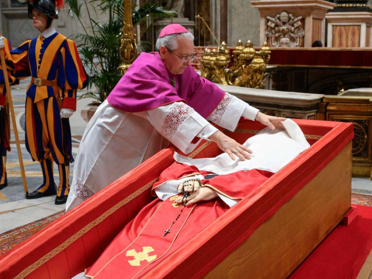 Así fue la ceremonia del cierre del féretro del papa Francisco