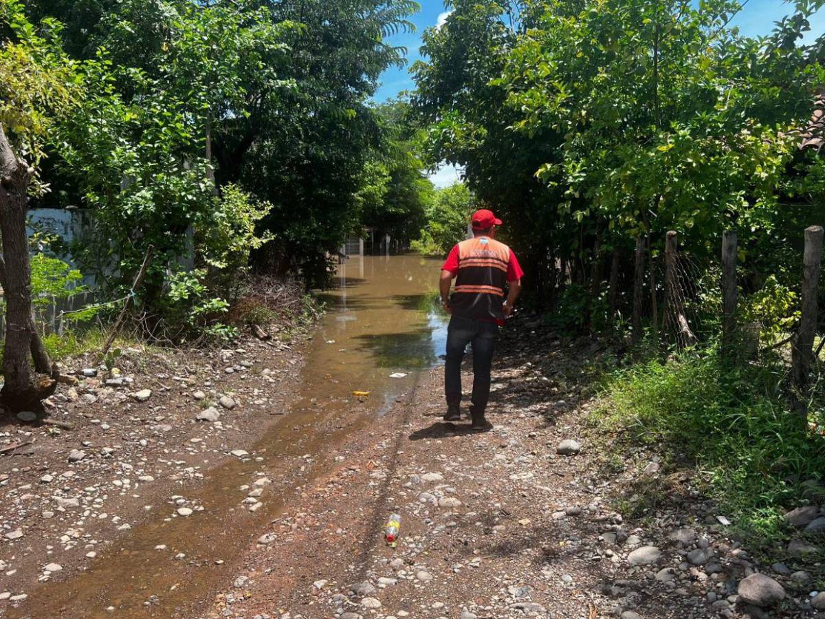 Incomunicados e inundados por fuertes lluvias en Costa de los Amates y El Cubulero