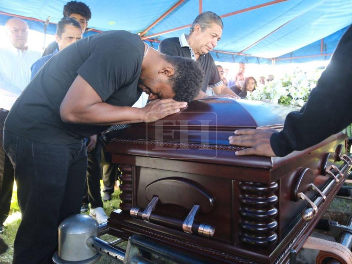 Entre mariachis y lágrimas: así dan el último adiós al periodista Arístides Aceituno
