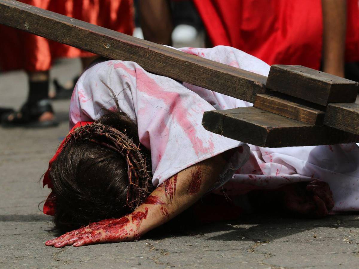 Sacrificio, dolor y el mal: Las 20 mejores imágenes que dejó el Vía Crucis en la capital