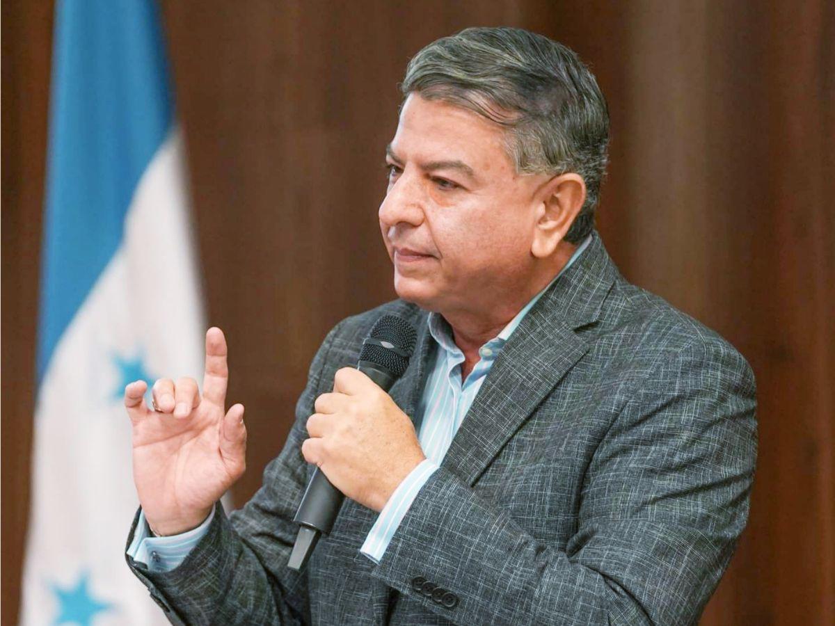 El diputado más joven: así es Javier Vaquero, de 23 años, abogado e hijo de ministro