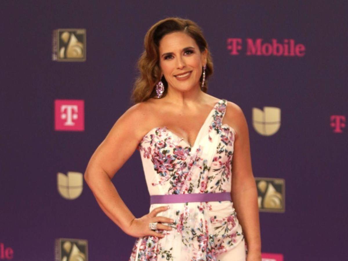 Entre risas, Angélica Vale revela que sigue soltera y sin vacunar