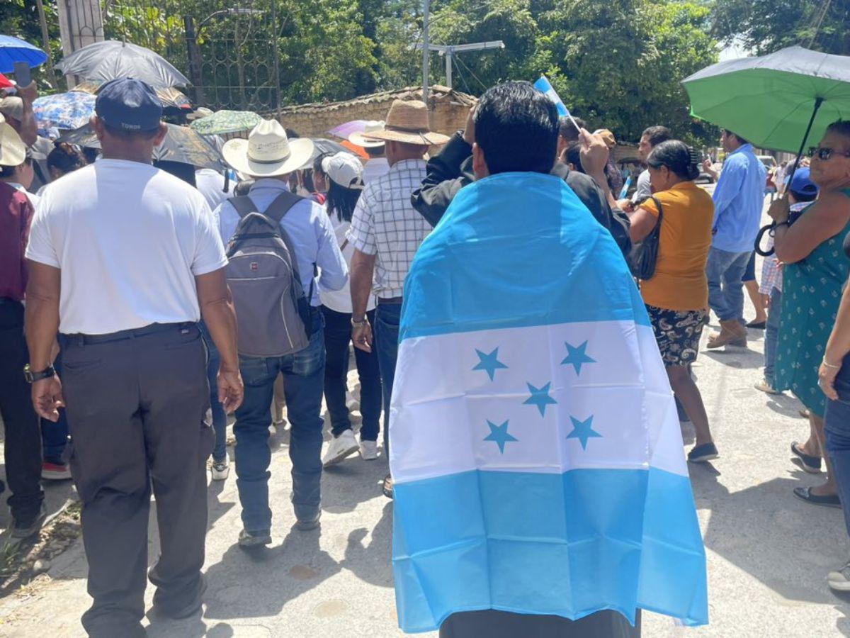 Caminata de iglesias en Gracias, Lempira: cientos de personas oran por la democracia y la paz