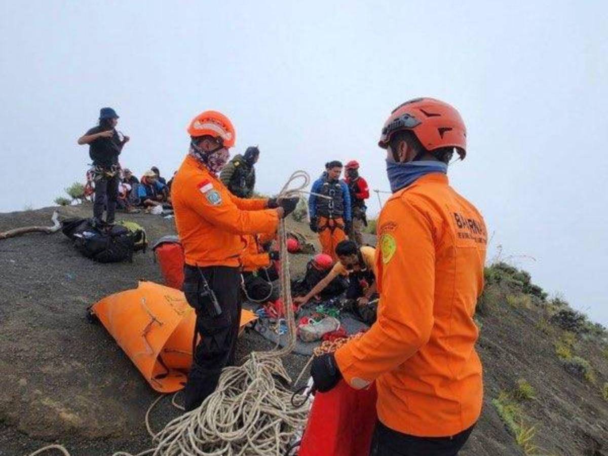 Juliana Marins, turista que murió tras caer en volcán en la Indonesia; esperó ayuda 3 días