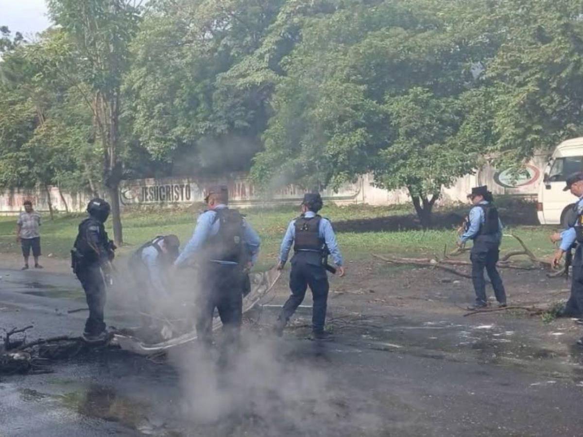 Caos en Cofradía, Cortés: Protestas por combustibles terminan en enfrentamientos y saqueos