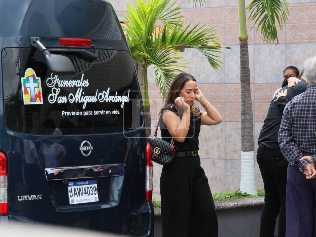 Inicia cortejo fúnebre: el último recorrido en despedida de Chef Sandra Díaz del Valle