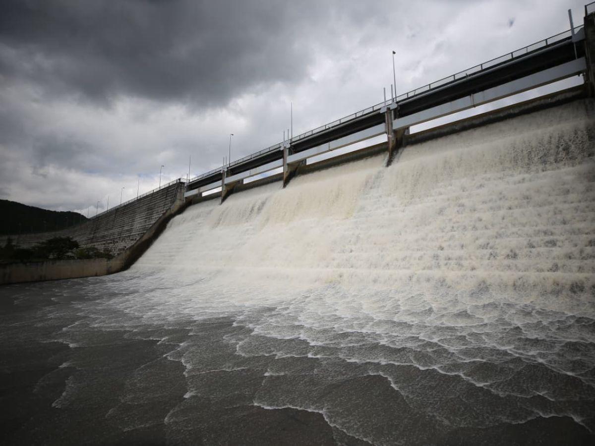 Tras fuertes lluvias, represas Los Laureles y Concepción alcanzan sus niveles máximos