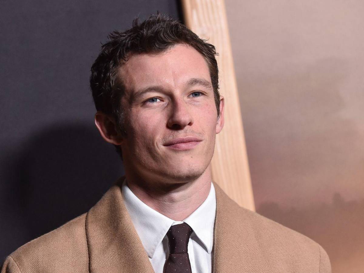 Dua Lipa confirma compromiso con Callum Turner y revela detalles de su anillo Dua Lipa confirma compromiso con Callum Turner y revela detalles de su anillo