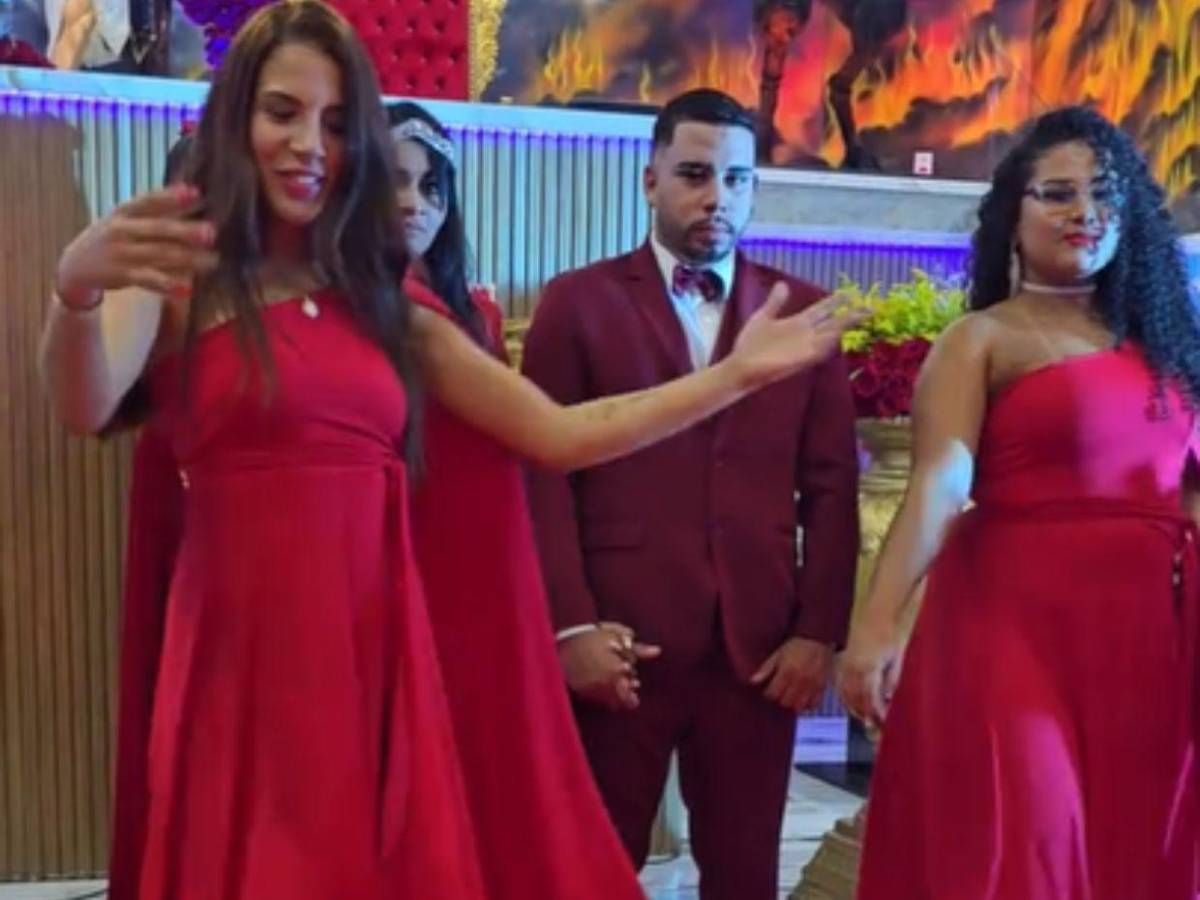 Alabanzas y bendición: así fue la primera boda en la Iglesia de Lucifer