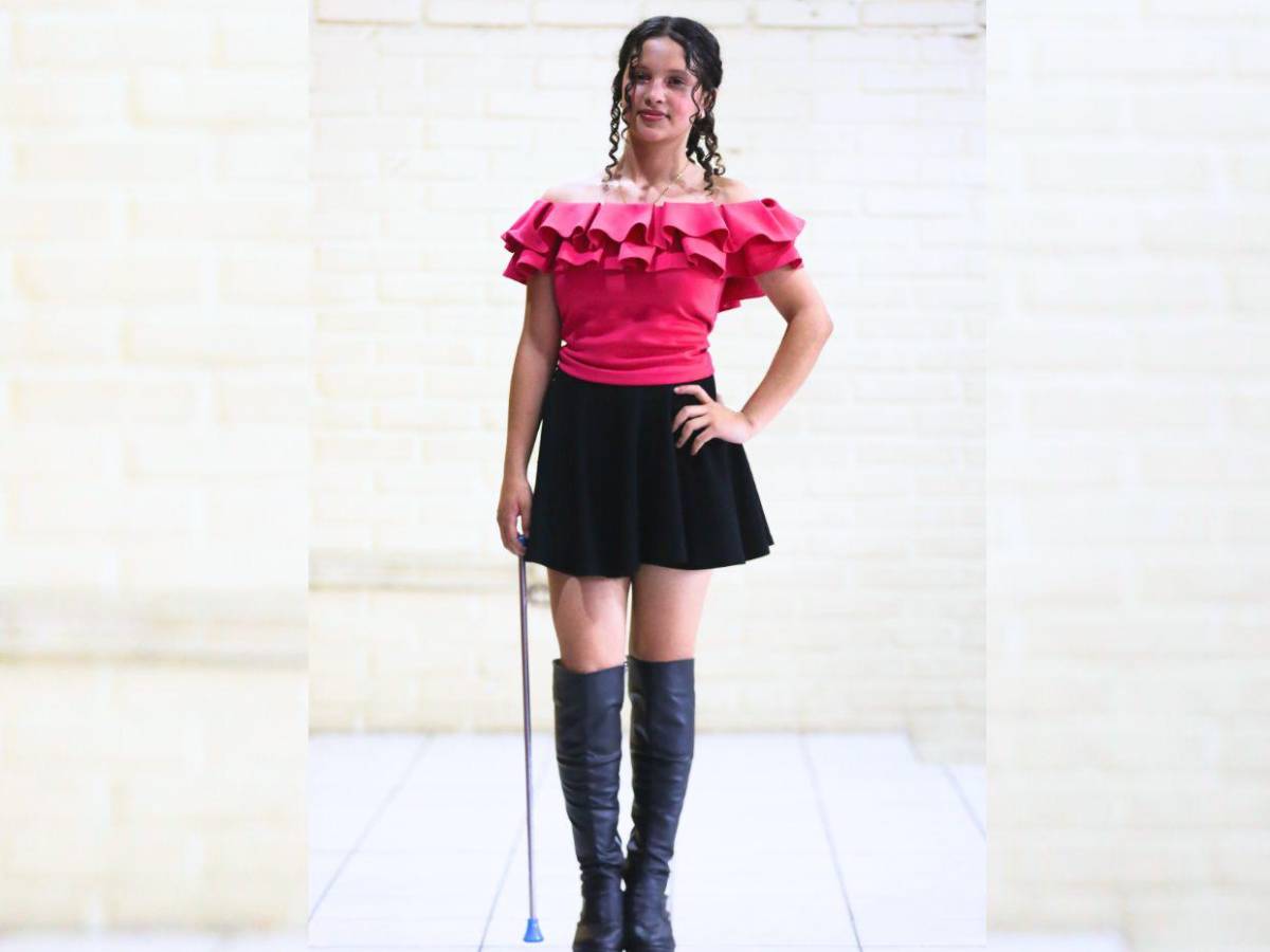 Con orgullo patrio, palillonas del Instituto Superación San Francisco listas para los desfiles