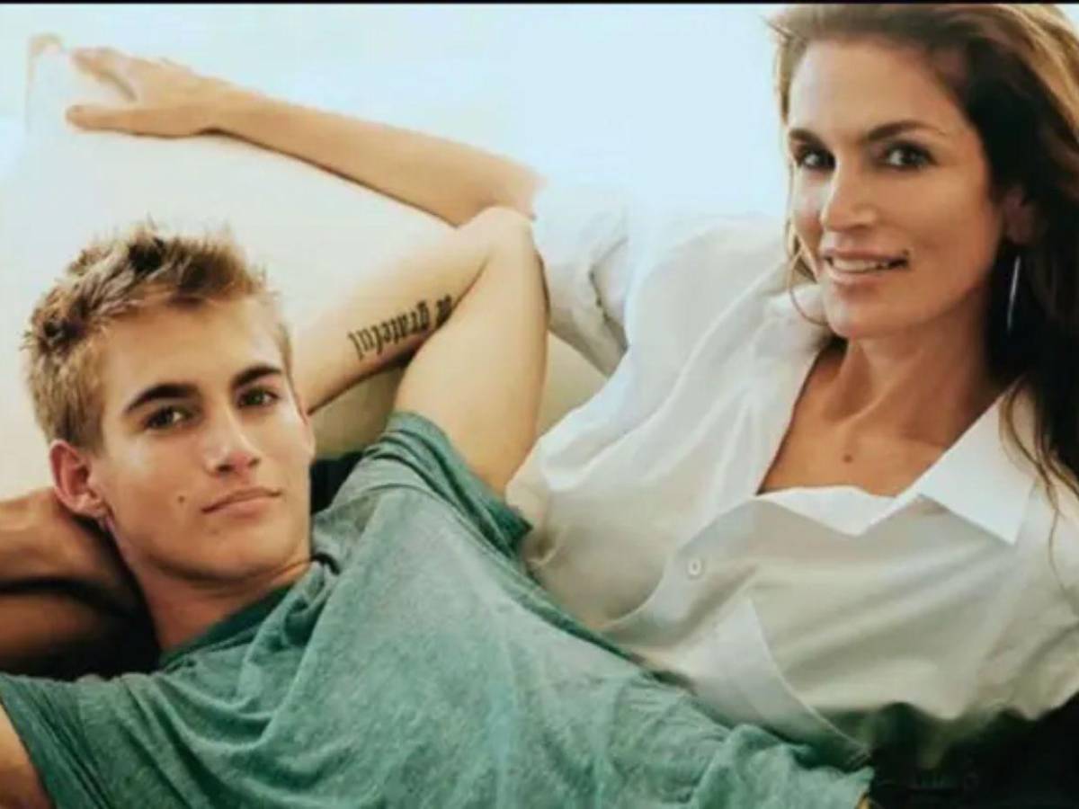 Heredó hasta su icónico lunar: el parecido entre Cindy Crawford y su hijo Presley Gerber, quien murió