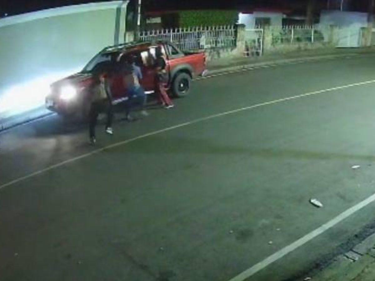 Cámaras captaron el robo de un carro en Loarque: recuperan vehículo utilizado por los ladrones