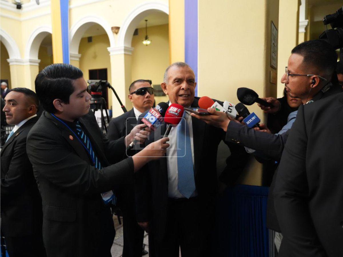 Exalcaldes, expresidentes y figuras políticas acompañaron a Juan Diego Zelaya