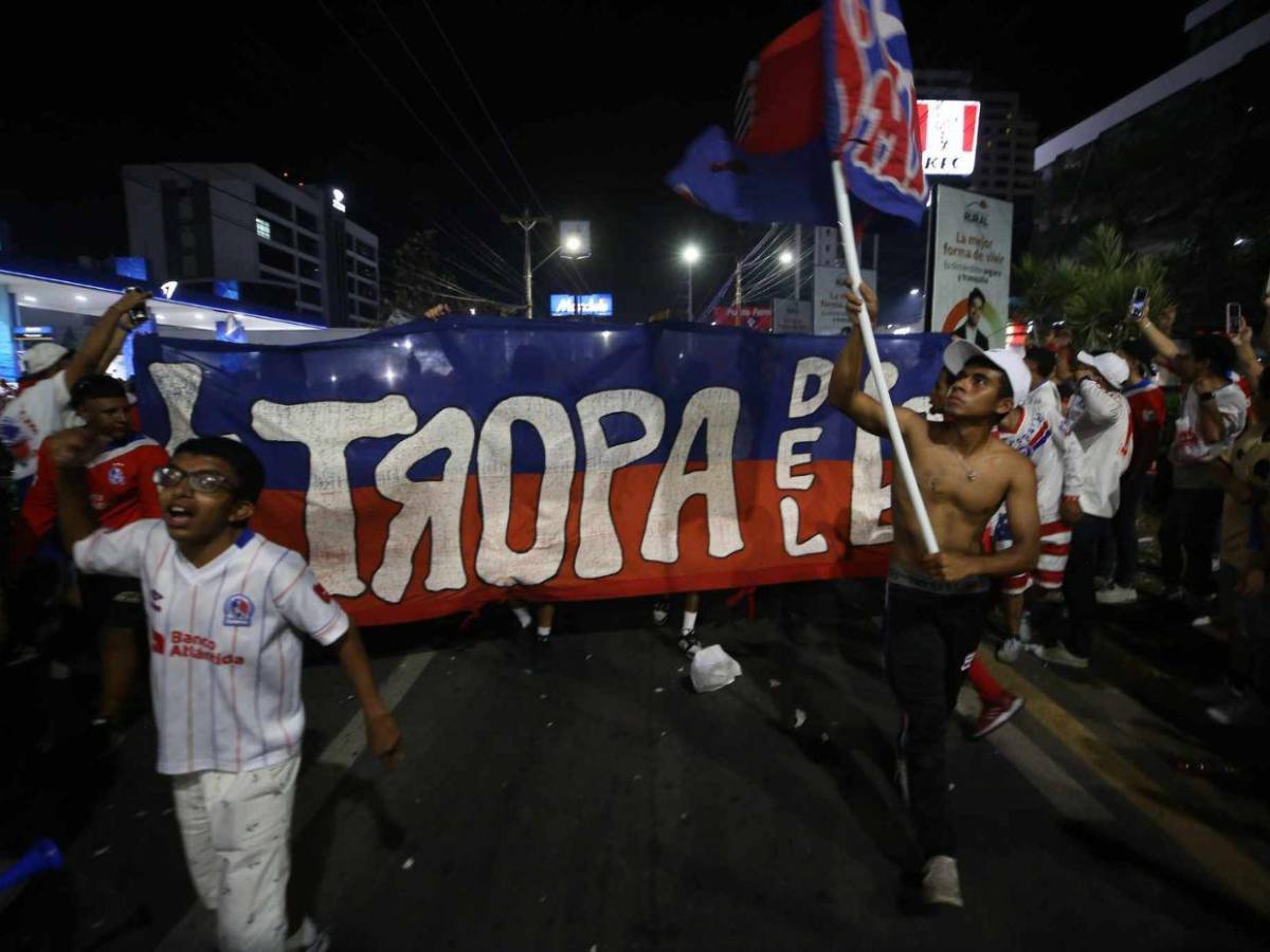 ¡Locura en bulevar Morazán! Así festejan los olimpistas el título 39