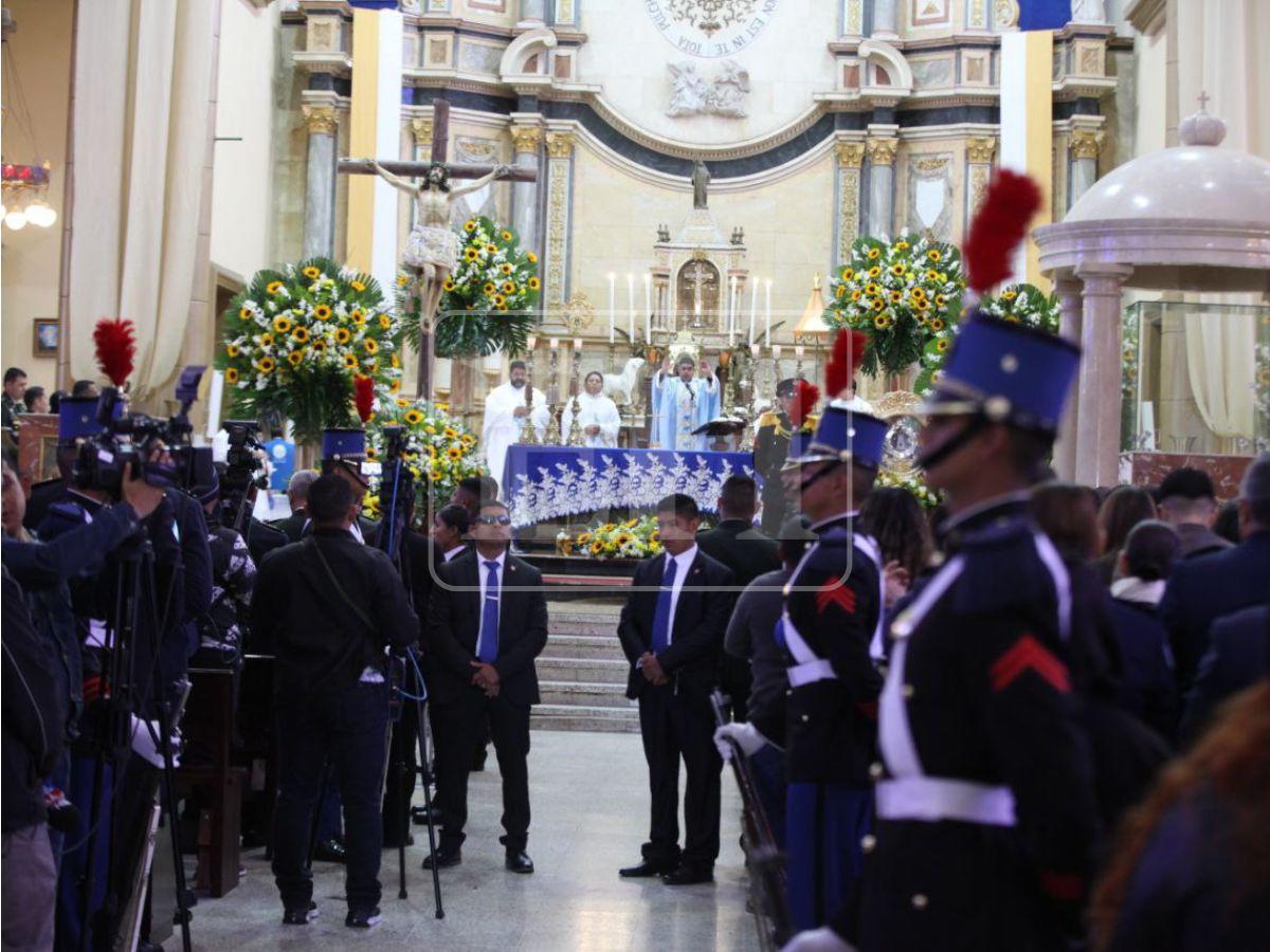 Con Nasry Asfura, las FF AA y funcionarios celebran misa en honor a la Virgen de Suyapa