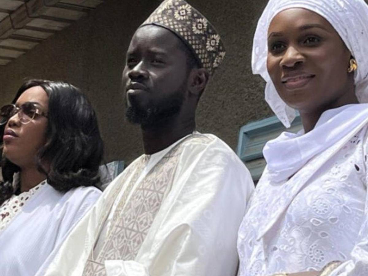 Celebró el título de Senegal en la Copa Africana junto a sus dos esposas: “Siempre están a mi lado