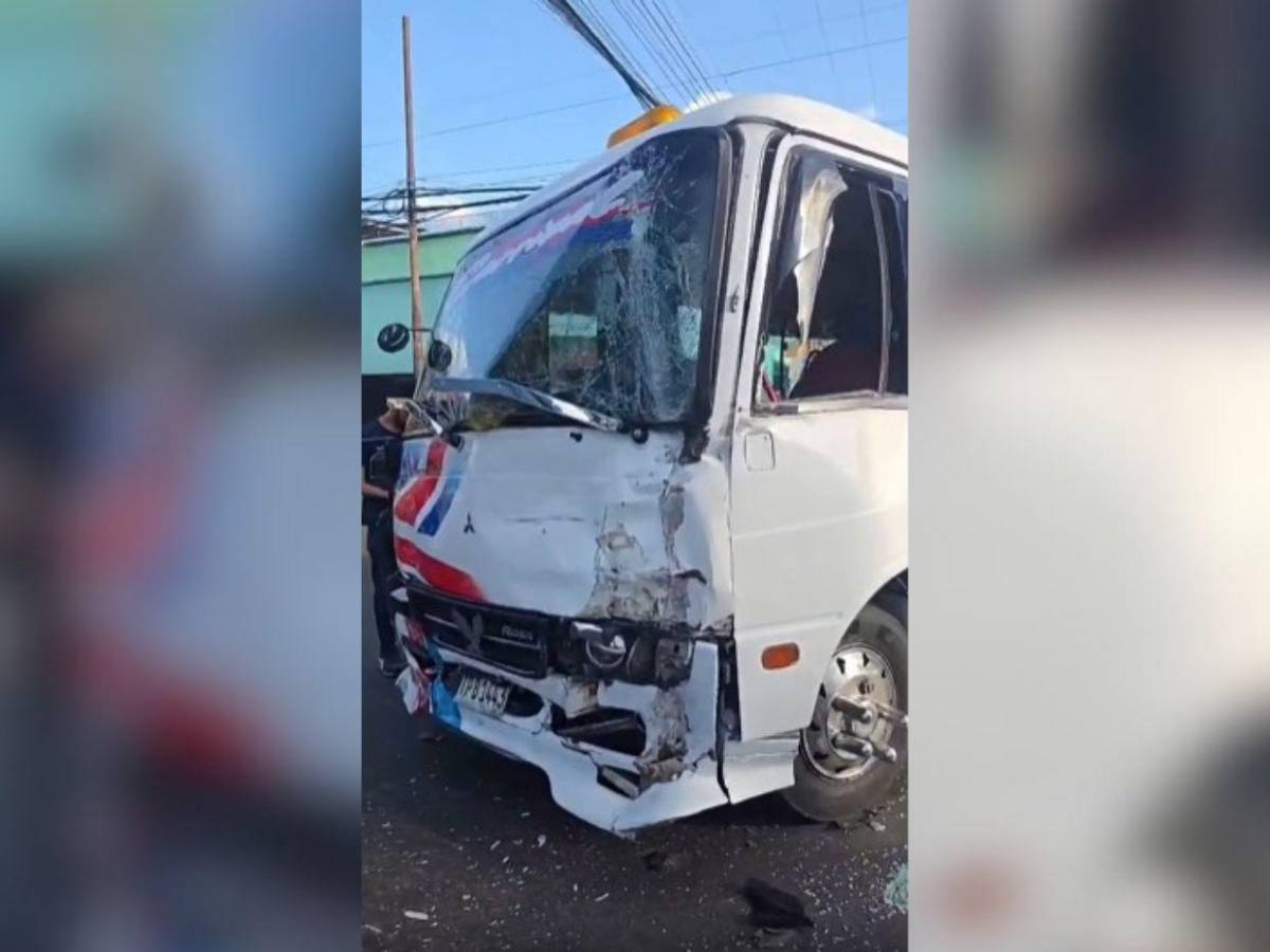 Sobre la acera quedó ambulancia tras impacto con rapidito en Comayagüela
