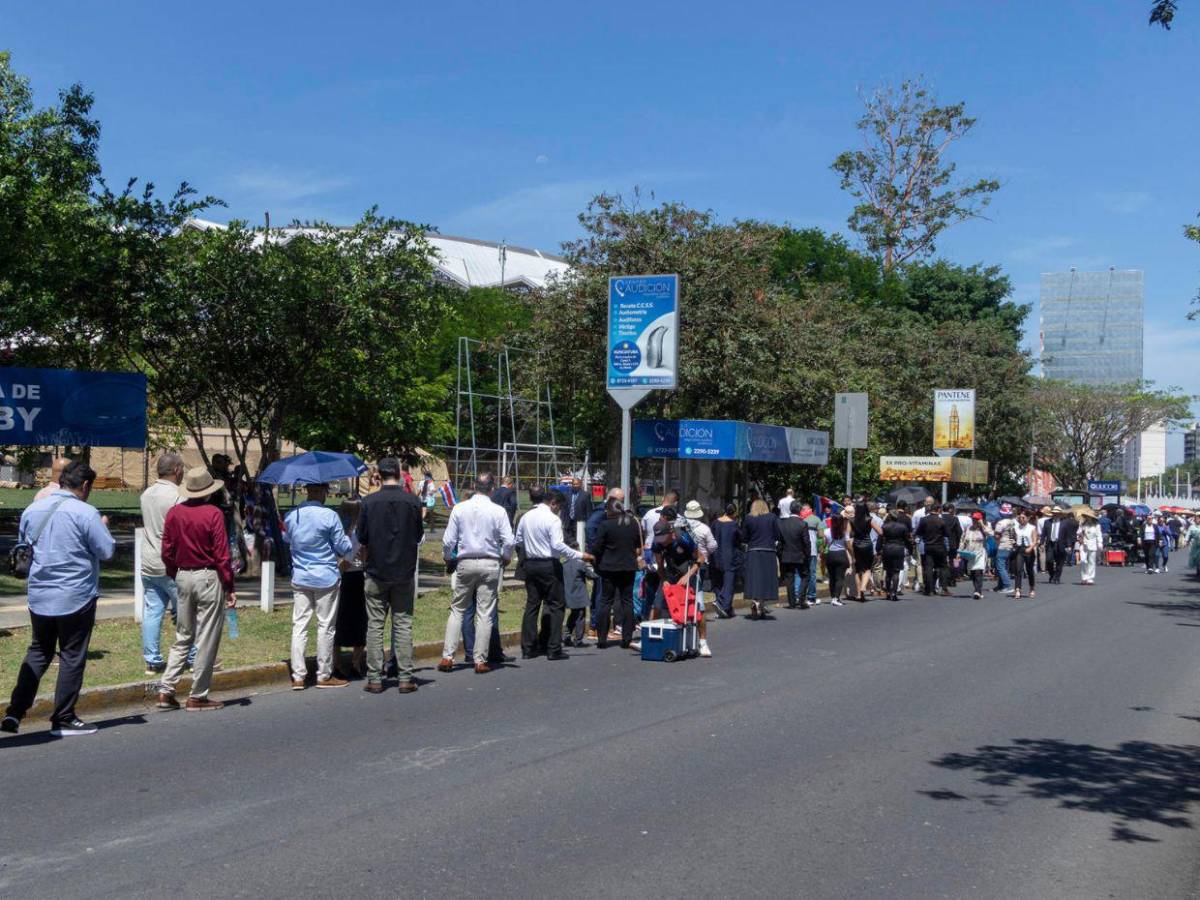 En fotos: así fue la investidura de Laura Fernández, la nueva presidenta de Costa Rica