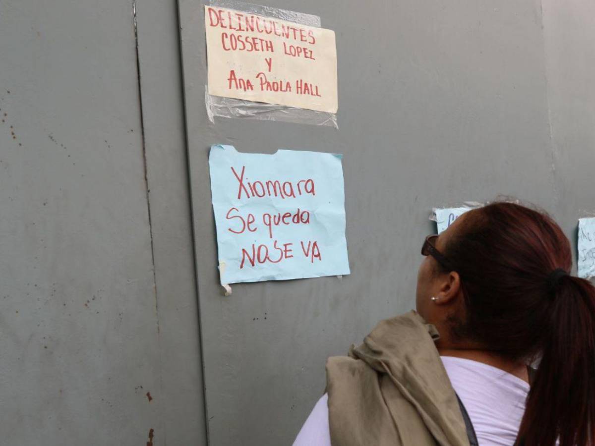 Colectivos de Libre mantienen presencia frente a Infop pese a desalojo de la Policía Nacional