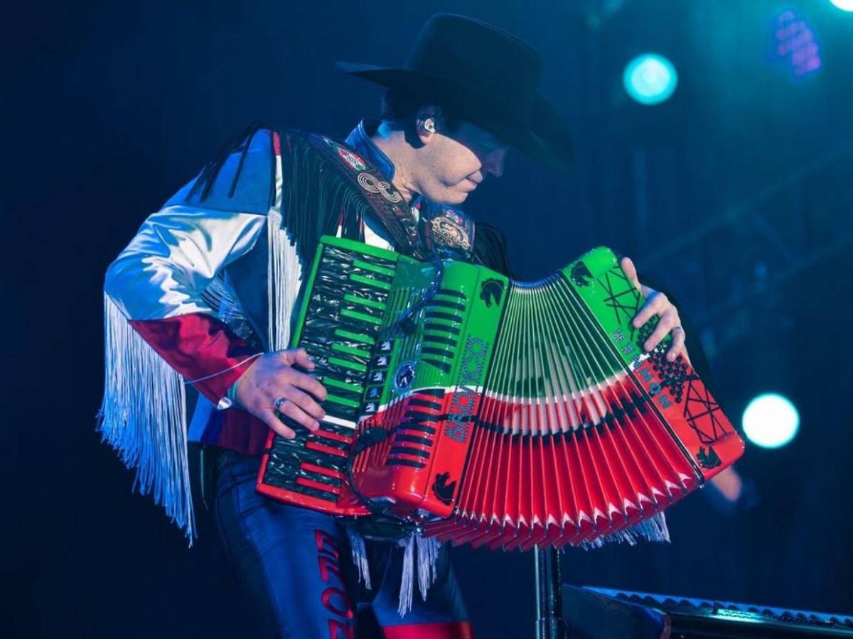 De Adoro a Libros tontos: El setlist oficial del concierto de Bronco en Honduras