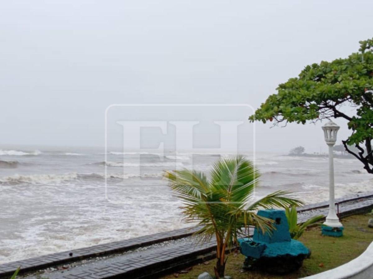 Río Leán se desborda y provoca inundaciones y damnificados en Atlántida