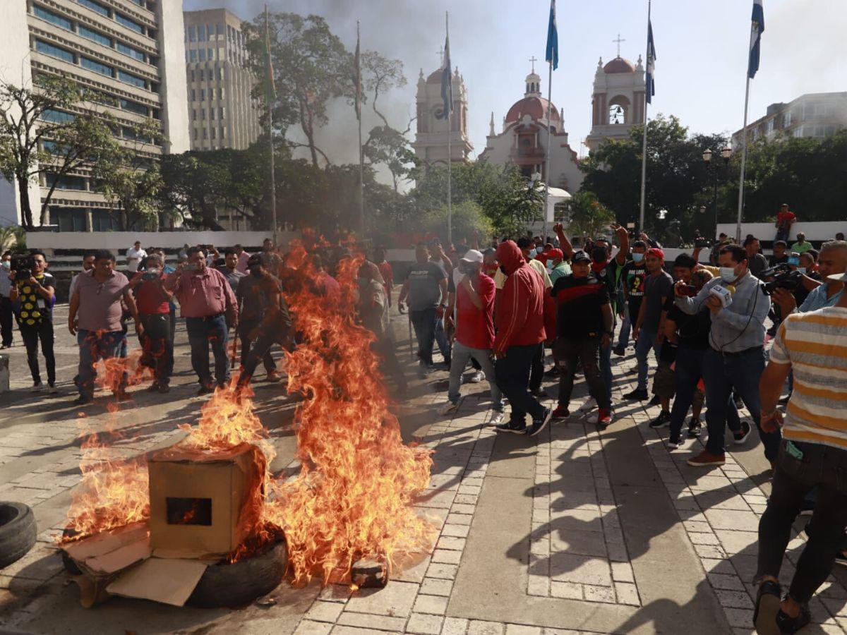 Violento cierre de negocios deja grandes pérdidas económicas en San Pedro Sula