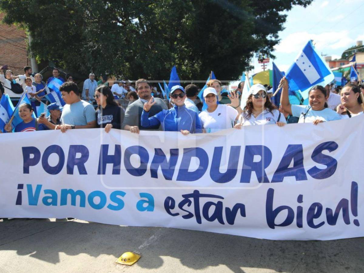 Por la libertad y la democracia, cientos de simpatizantes llegan a la movilización del Partido Nacional