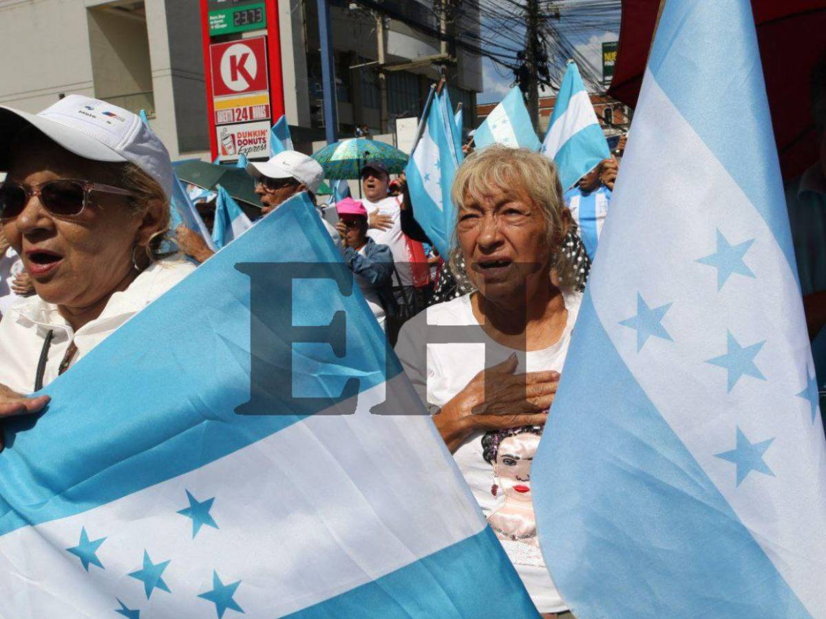 Con oraciones, cánticos y lágrimas finaliza la caminata de las iglesias en Tegucigalpa