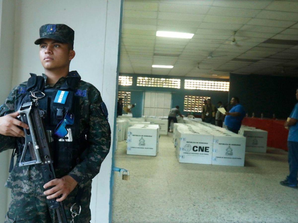 Continúa la distribución de material electoral en los diferentes centros de Cortés