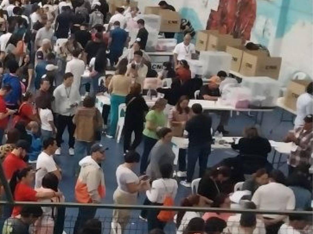 Masiva afluencia de votantes se reporta en la Villa Olímpica y otras zonas de la capital