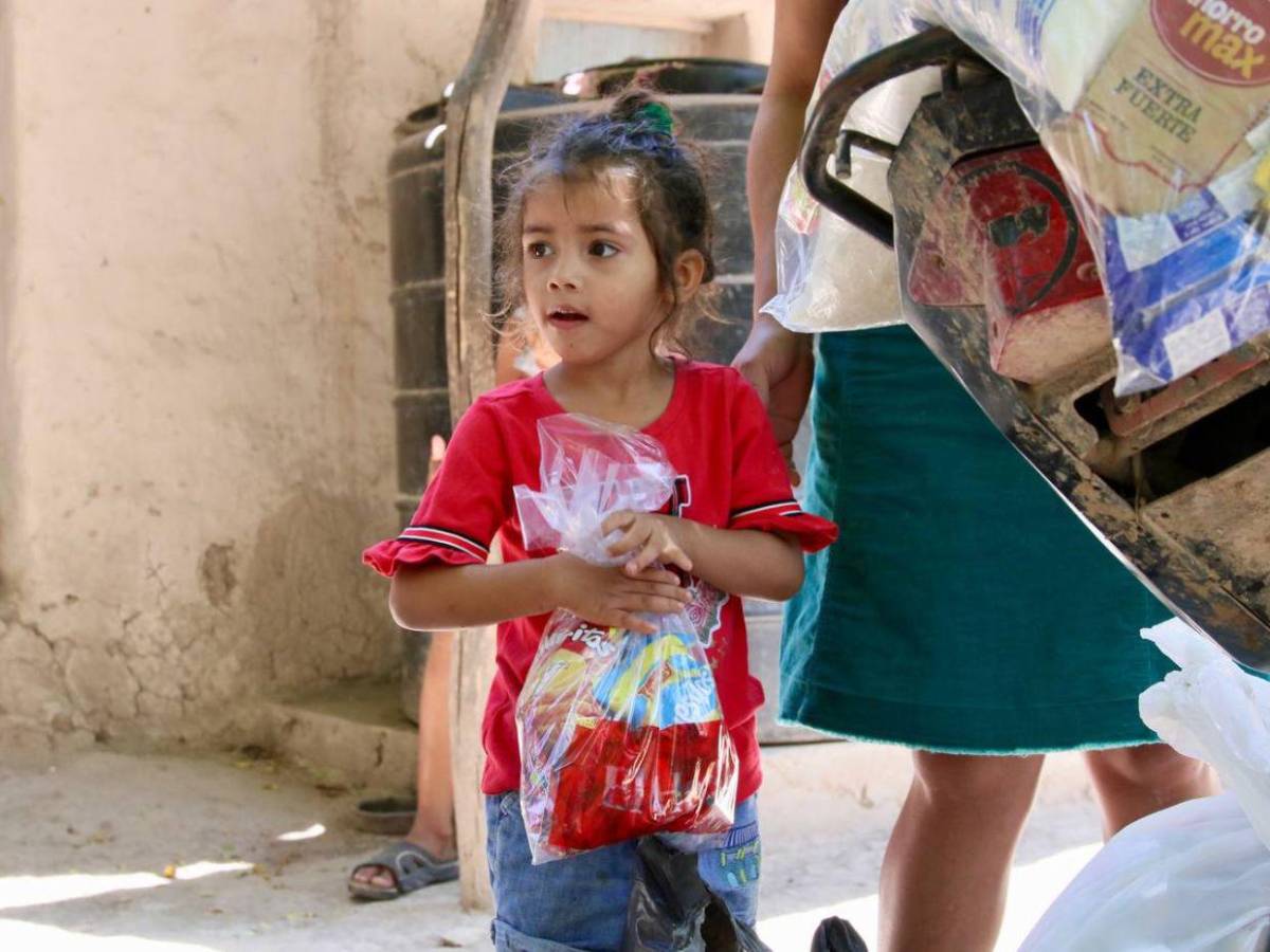 Con dulces que llegan al corazón, EL HERALDO y sus lectores alegran a los niños del Corredor Seco