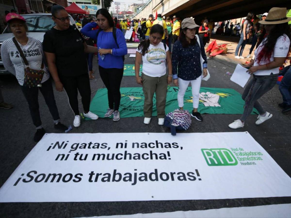 Con retrasos y politizada, inicia marcha del Día del Trabajador en Tegucigalpa