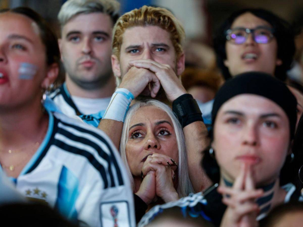 Argentinos salen a las calles a agradecer a su selección pese a la derrota ante España