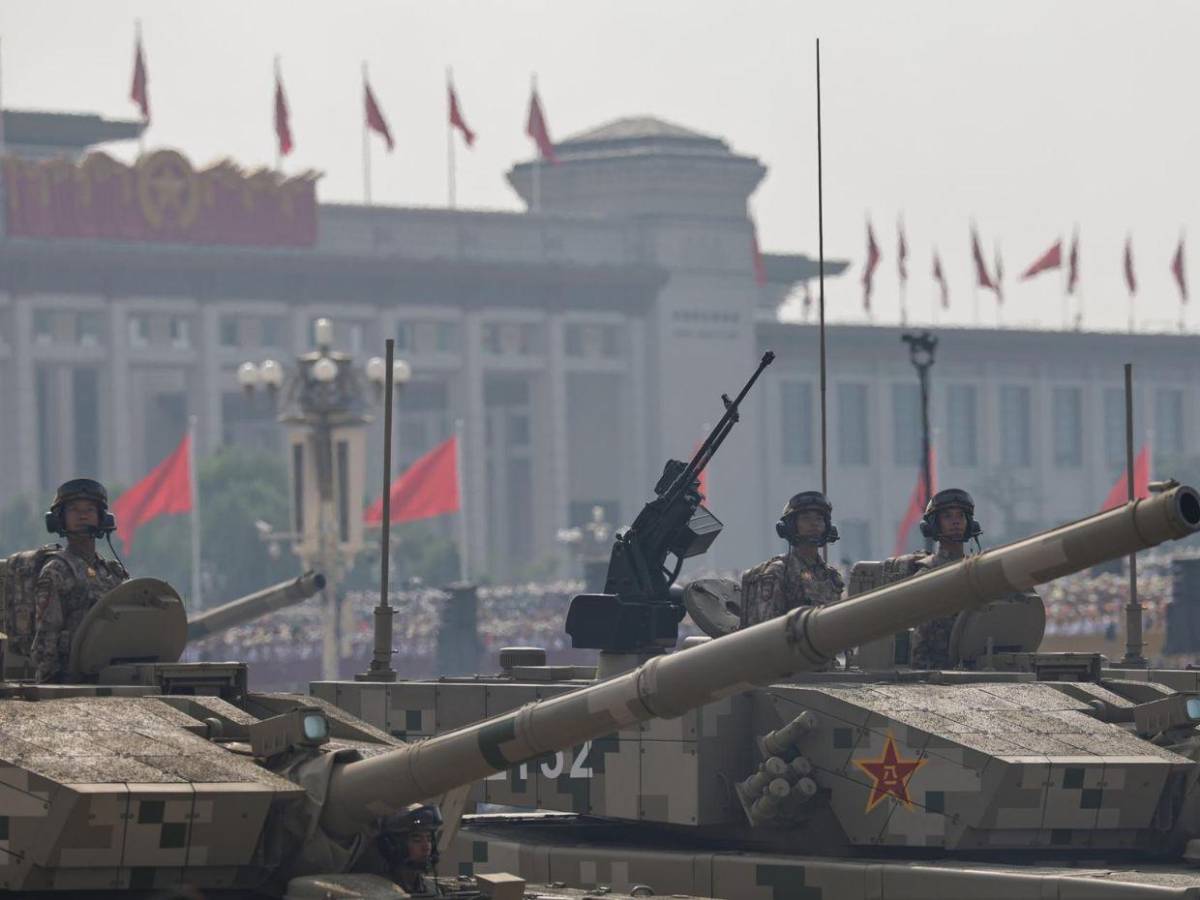 China saca músculo en un desfile militar en el que advierte de su imparable avance