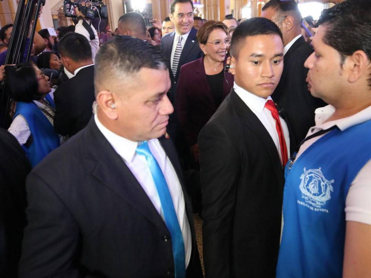 Gabinete de gobierno, políticos y diplomáticos ante la Patrona de Honduras